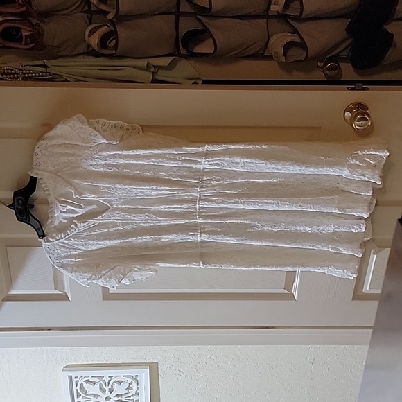 Lace dress - Picture 1 of 7